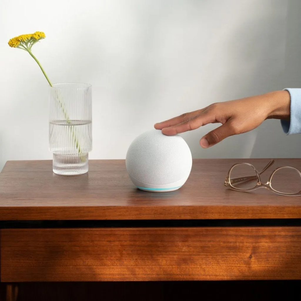 Amazon Echo Dot (5.ª generación, modelo de 2022) | Bocina inteligente con Alexa | Blanco | UPC: 840080531083